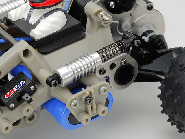 The trailing arm type rear suspension is equipped with an oil damper made of aluminum cylinder. In addition, the heavy battery for driving is mounted at the lowest position of the frame, lowering the centre of gravity.